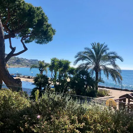 Sanremo, Relax Sul Mare Di Porto Sole, Tra Fiori E Profumi * サンレモ