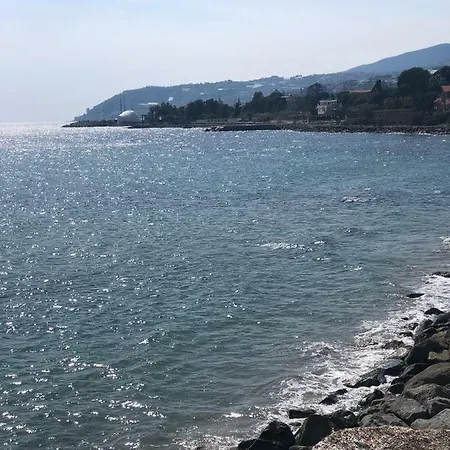 Апартаменты Sanremo, Relax Sul Mare Di Porto Sole, Tra Fiori E Profumi Санремо